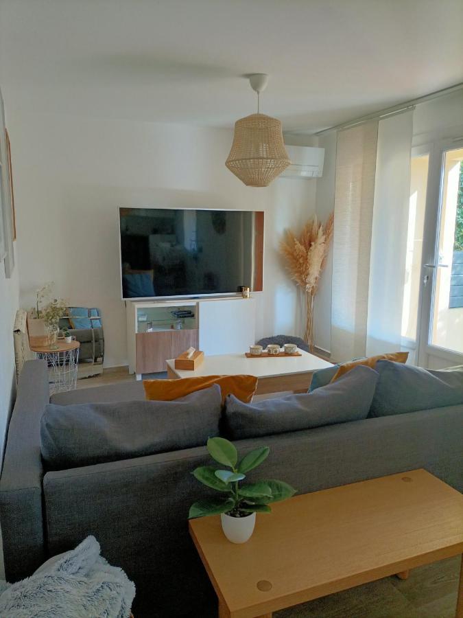 Appartement Proche Mer Avec Terrasse Et Jardin Privatif อิแยร์ ภายนอก รูปภาพ