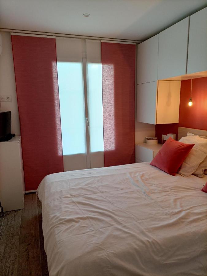 Appartement Proche Mer Avec Terrasse Et Jardin Privatif อิแยร์ ภายนอก รูปภาพ