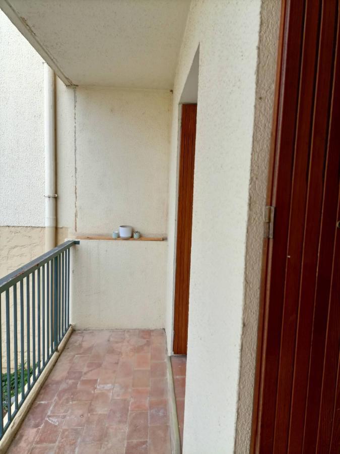 Appartement Proche Mer Avec Terrasse Et Jardin Privatif อิแยร์ ภายนอก รูปภาพ