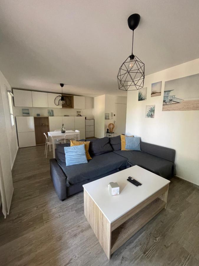 Appartement Proche Mer Avec Terrasse Et Jardin Privatif อิแยร์ ภายนอก รูปภาพ