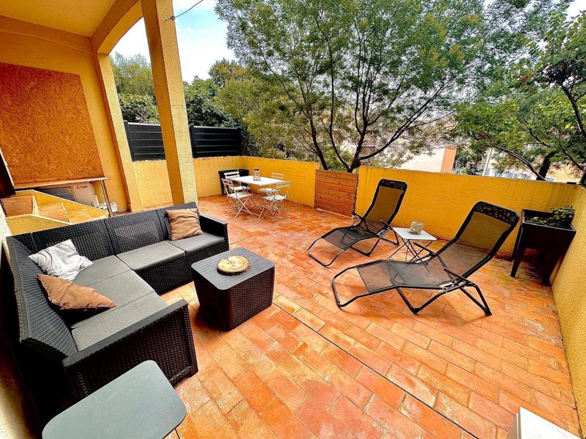 Appartement Proche Mer Avec Terrasse Et Jardin Privatif อิแยร์ ภายนอก รูปภาพ