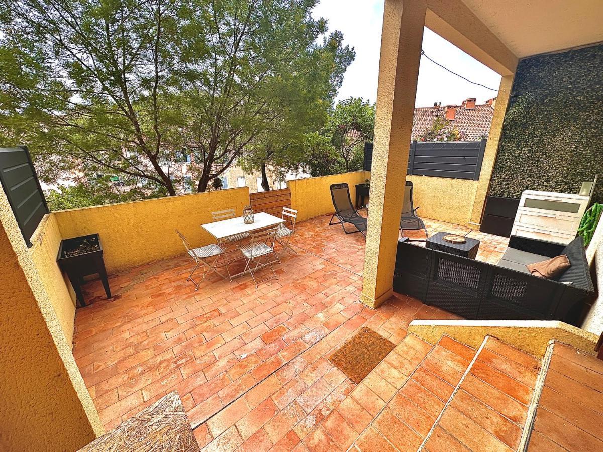Appartement Proche Mer Avec Terrasse Et Jardin Privatif อิแยร์ ภายนอก รูปภาพ