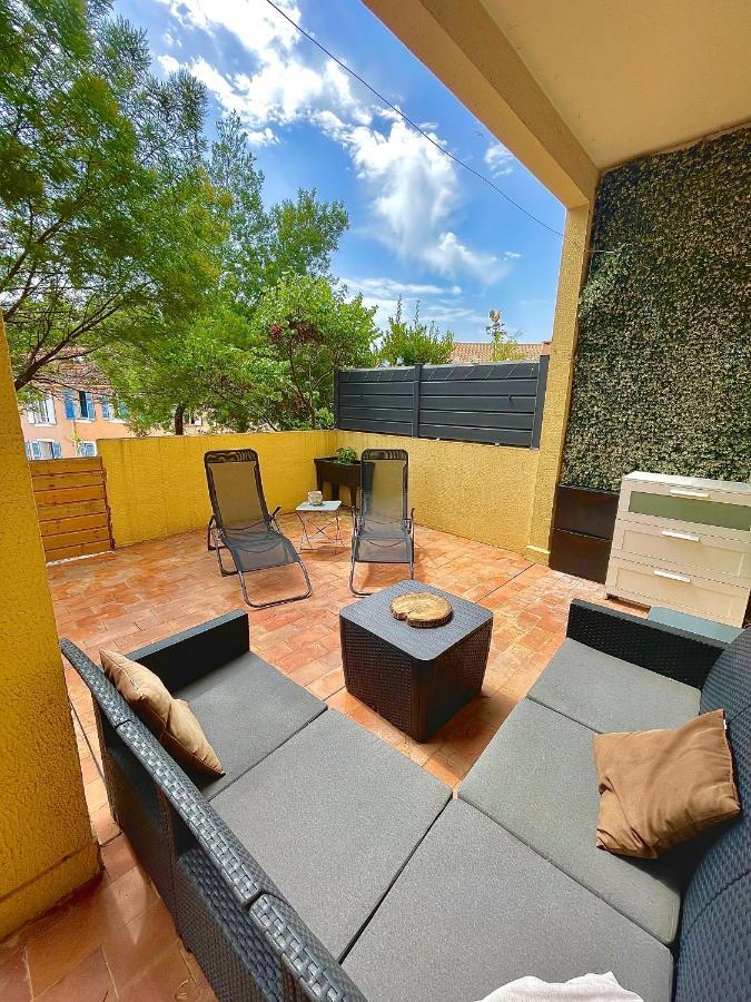 Appartement Proche Mer Avec Terrasse Et Jardin Privatif อิแยร์ ภายนอก รูปภาพ